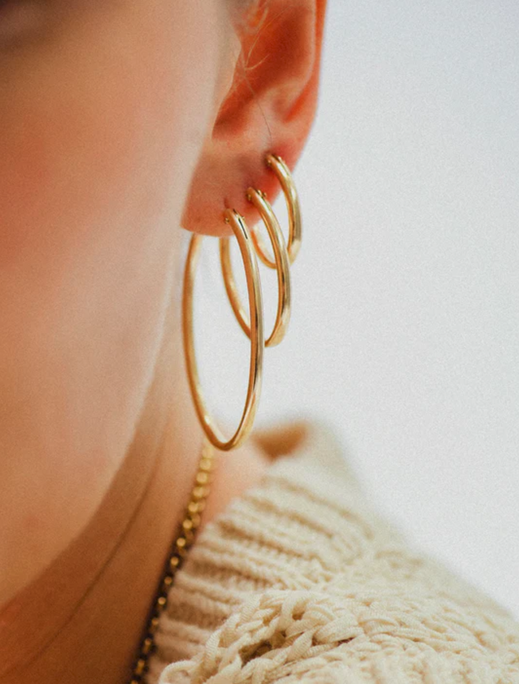 Classy Oval M earrings